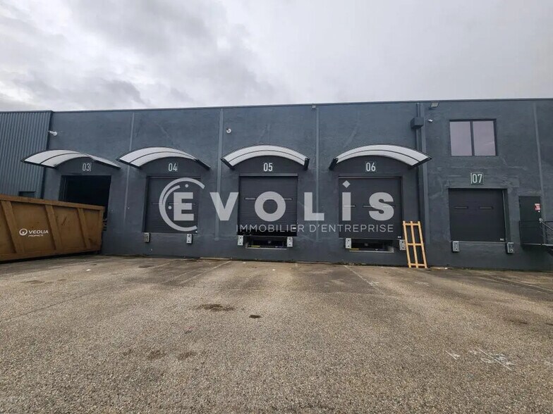 Local d’activités dans Corbas à louer - Photo de l’immeuble – Image 2 sur 4