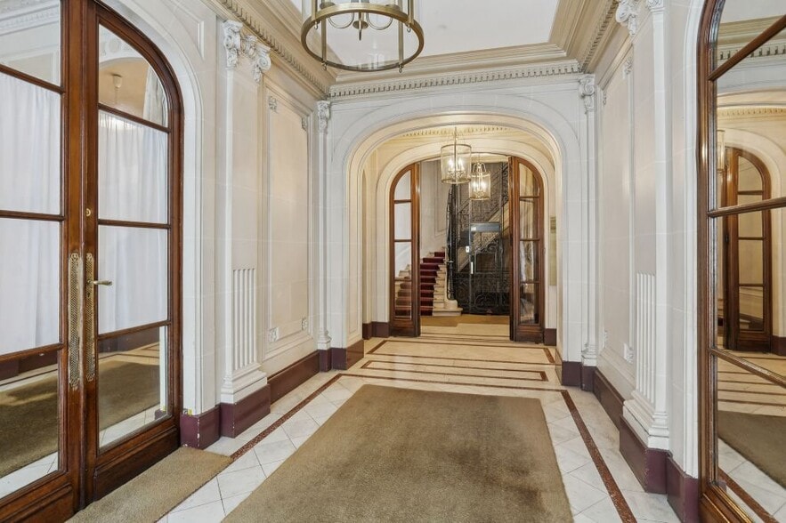 1-3 Rue De Penthièvre, Paris à louer - Hall d’entrée – Image 2 sur 10