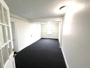 129 Main St, Old Saybrook, CT à louer Photo intérieure– Image 1 sur 2