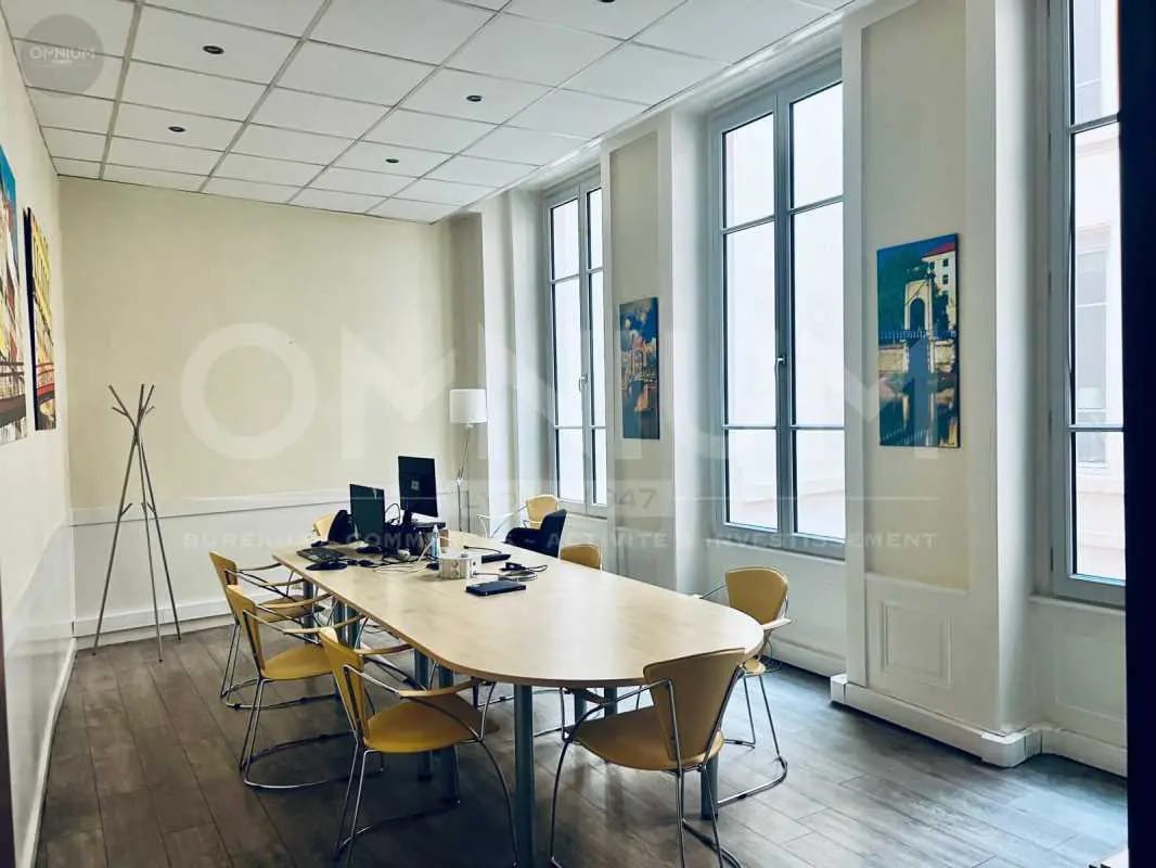 Bureau dans Lyon à louer Photo de l’immeuble– Image 1 sur 9