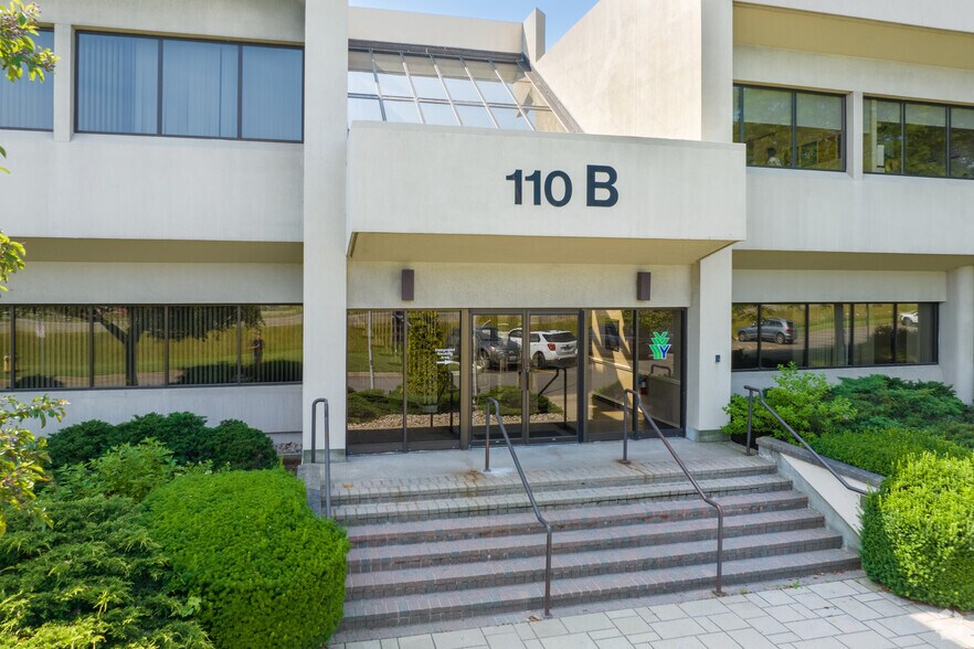 110 Hannover Dr, St Catharines, ON à louer - Photo de l’immeuble – Image 3 sur 5