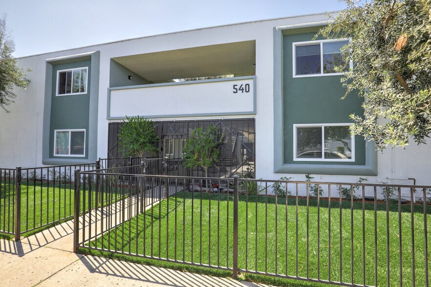 540 Cuesta Del Mar Dr, Oxnard, CA à vendre - Photo de l’immeuble – Image 1 sur 5