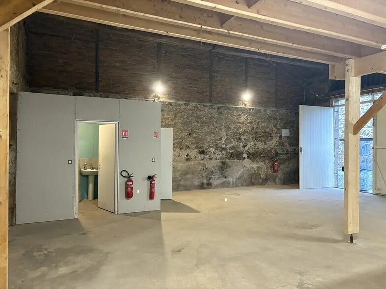 Local d’activités dans Le Palais-sur-Vienne à louer - Photo de l’immeuble – Image 3 sur 6