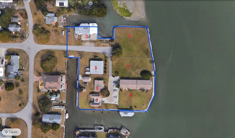 301-305 Pear Tree Ave & 107, 108, 109, 110, 111 East Ct., Goodland, FL à vendre - Photo de l’immeuble – Image 2 sur 4