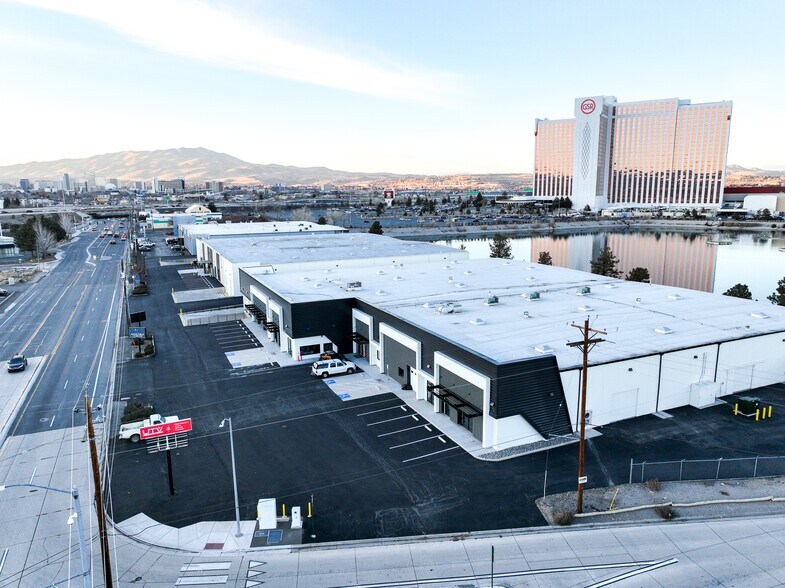 2675-2697 Mill St, Reno, NV à louer - Photo de l’immeuble – Image 2 sur 4