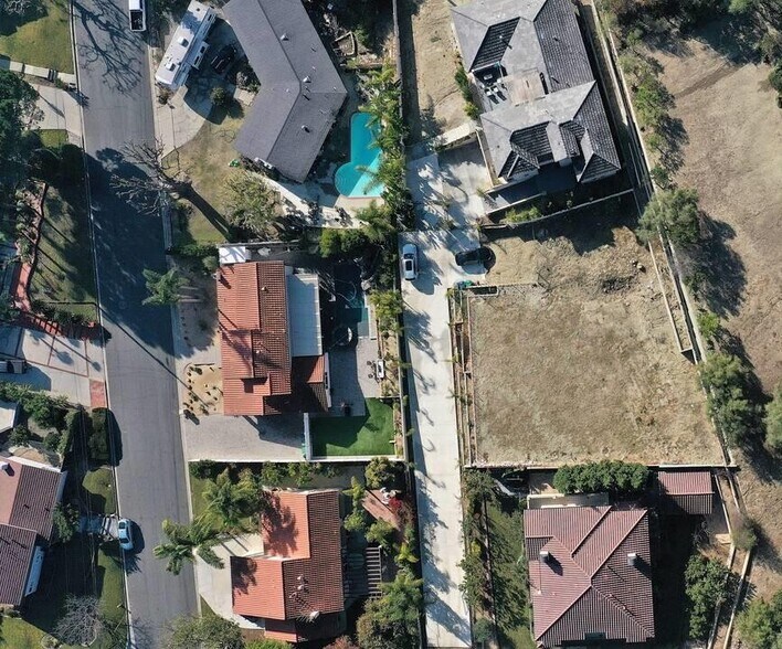 19352 Fisher Ln, Santa Ana, CA à vendre - Photo de l’immeuble – Image 3 sur 8