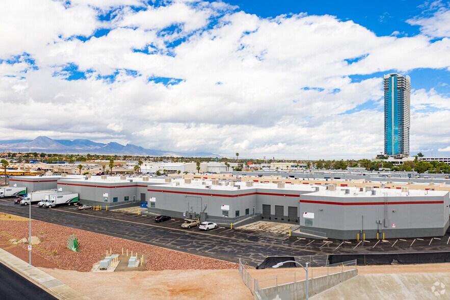 4460 Arville St, Las Vegas, NV à louer - Photo de l’immeuble – Image 2 sur 4