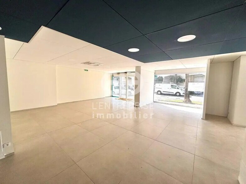 Bureau dans Saint-Laurent-du-Var à louer - Photo intérieure – Image 3 sur 6