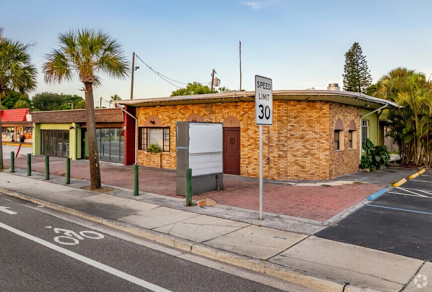 7736 Blind Pass Rd, Saint Pete Beach, FL à vendre - Photo de l’immeuble – Image 2 sur 10