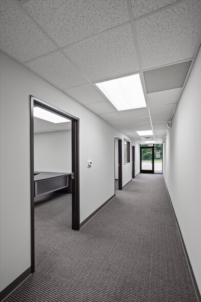 38765-38795 Mound Rd, Sterling Heights, MI à louer - Photo intérieure – Image 2 sur 15