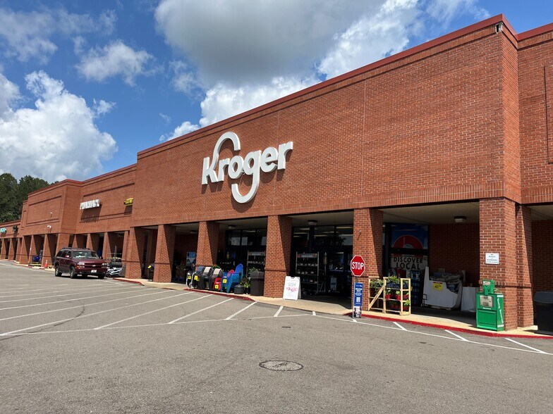 930 Barnes Crossing Rd, Tupelo, MS à louer - Photo de l’immeuble – Image 2 sur 11