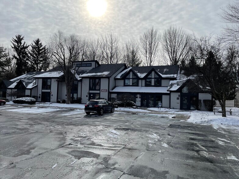 8555 Cedar Place Dr, Indianapolis, IN à louer - Photo de l’immeuble – Image 2 sur 10