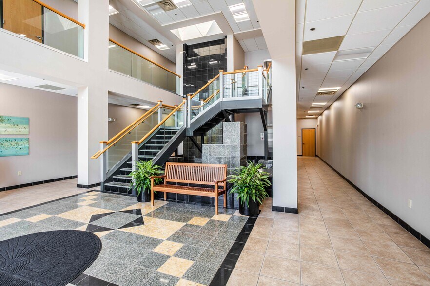 4760 Red Bank Expy, Cincinnati, OH à louer - Photo de l’immeuble – Image 2 sur 9