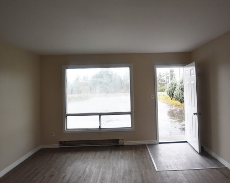 859 Trunk Rd, Sault Ste. Marie, ON à vendre - Photo de l’immeuble – Image 3 sur 8