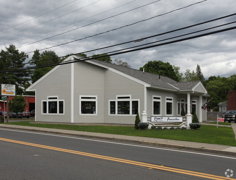 443-445 Bernardston Rd, Greenfield, MA à vendre - Photo principale – Image 1 sur 3