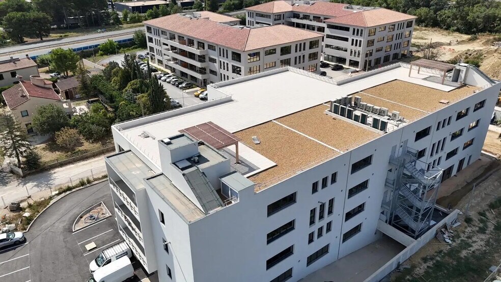 Bureau dans Aubagne à vendre - Photo de l’immeuble – Image 1 sur 5