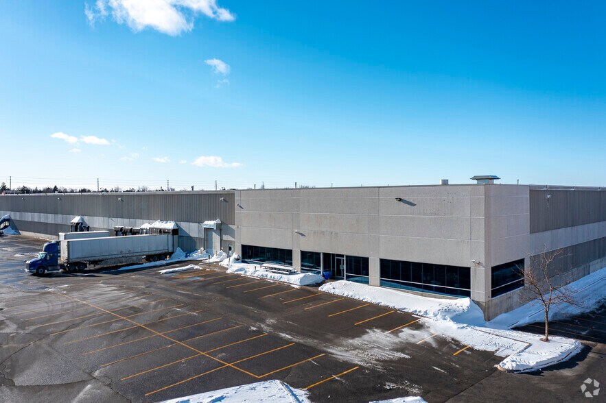 9195 Torbram Rd, Brampton, ON à louer - Photo de l’immeuble – Image 2 sur 6