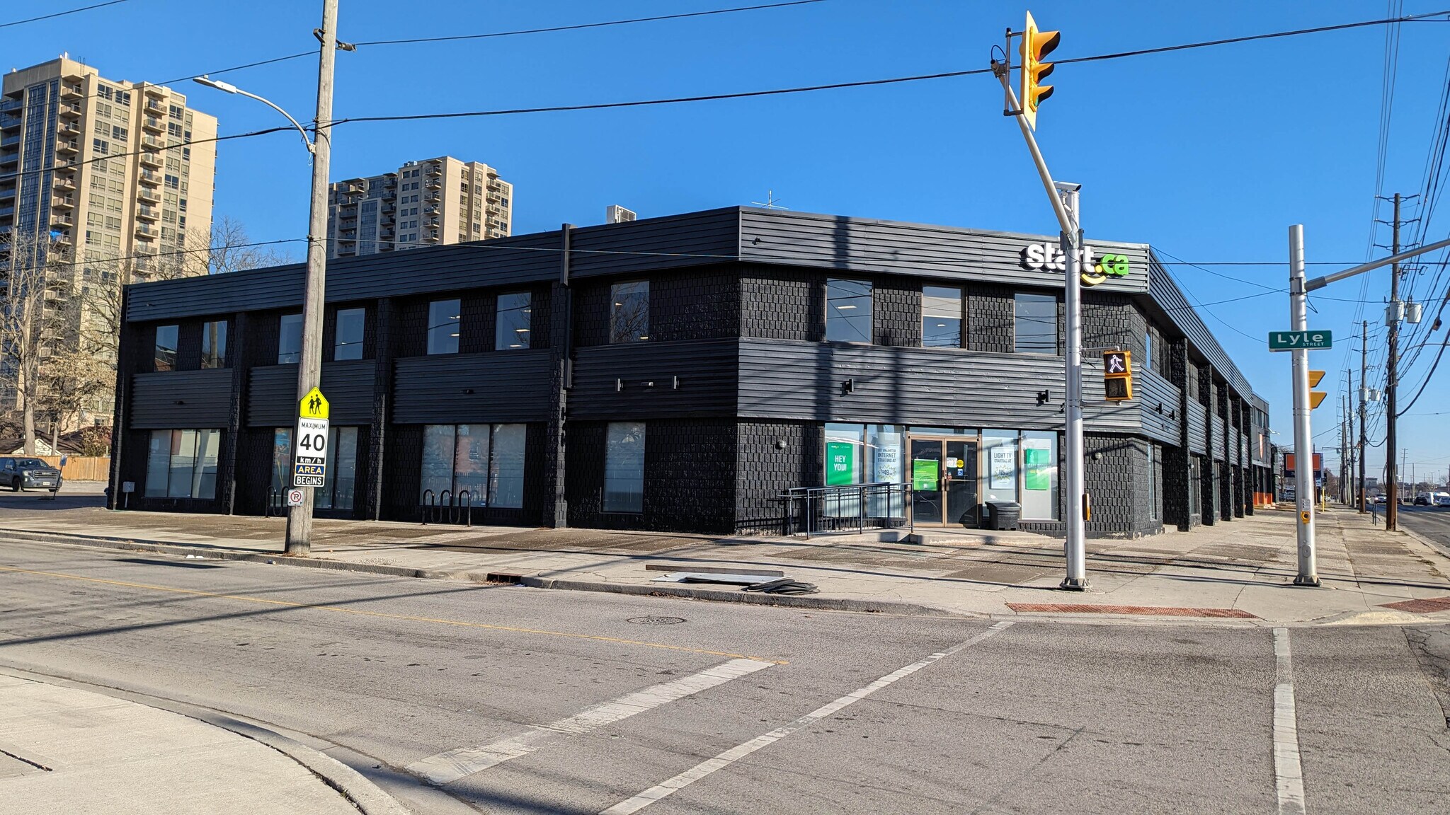 700 York St, London, ON à louer Photo principale– Image 1 sur 35