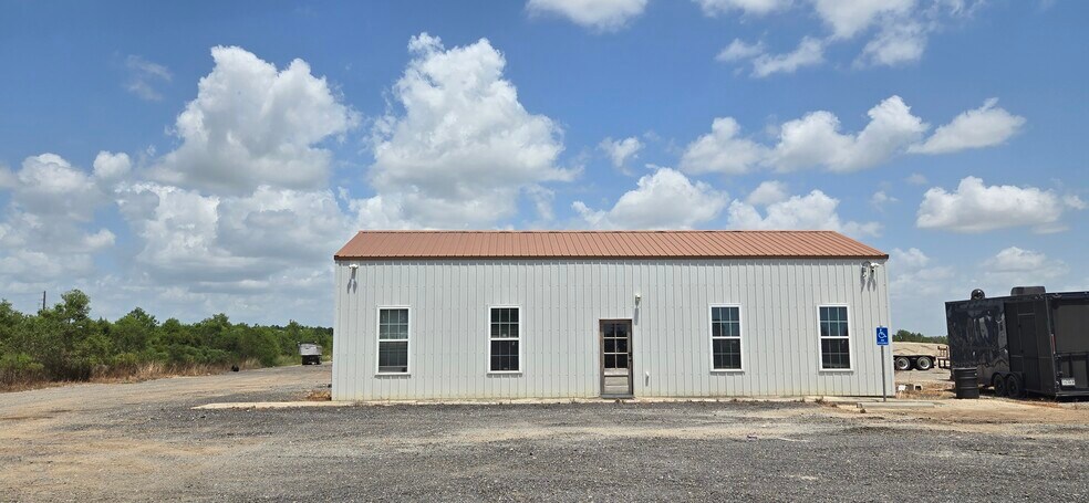 21360 N Frontage Rd, Iowa, LA à louer - Photo de l’immeuble – Image 2 sur 19