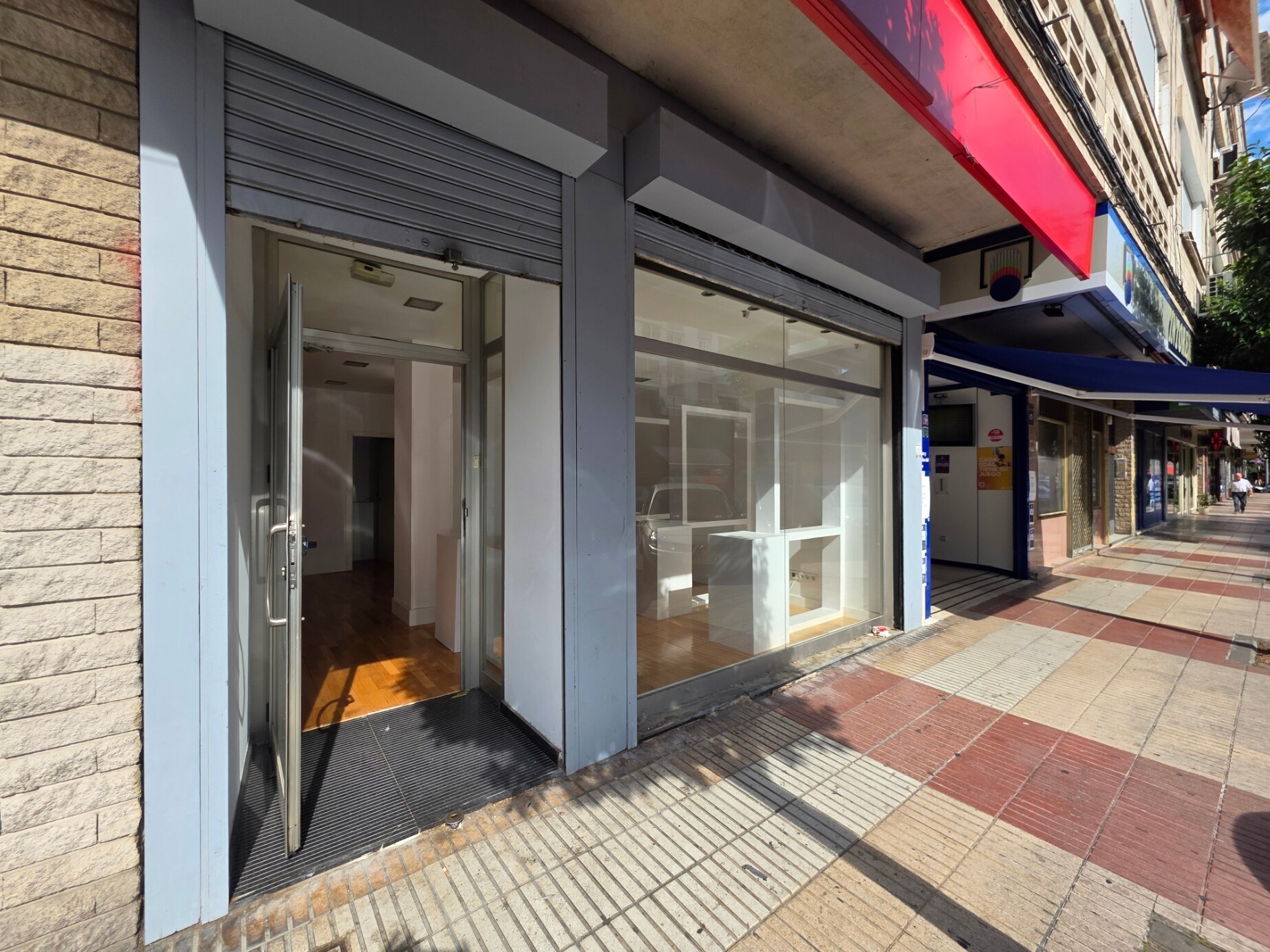 Local commercial dans Alcorcón, Madrid à louer Photo de l’immeuble– Image 1 sur 4