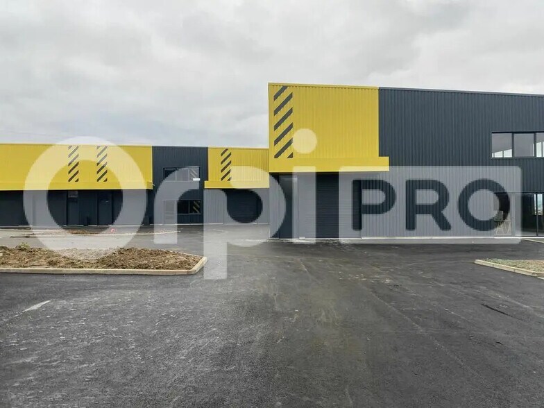 Local d'activités dans Frans à vendre - Photo de l’immeuble – Image 1 sur 7