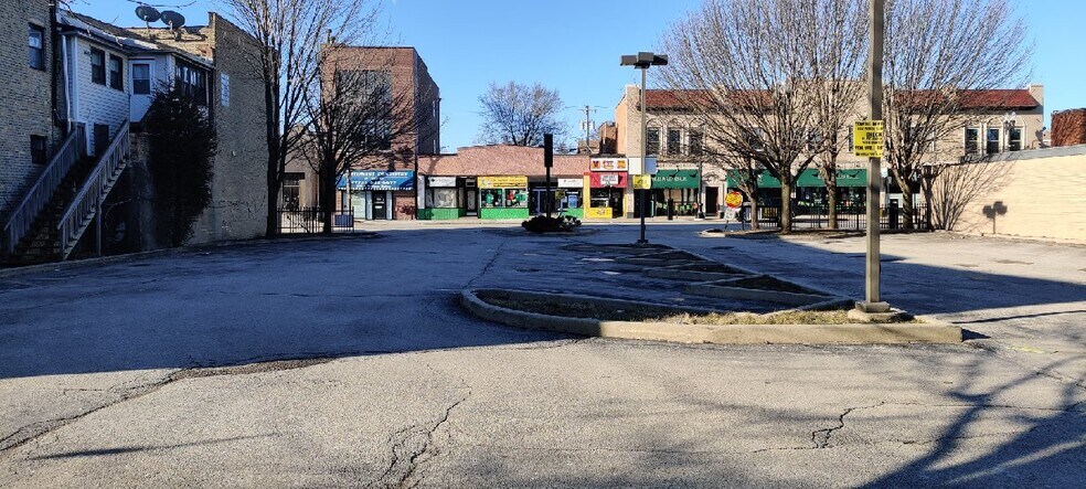 6681 N Northwest Hwy, Chicago, IL à vendre - Photo de l’immeuble – Image 2 sur 7