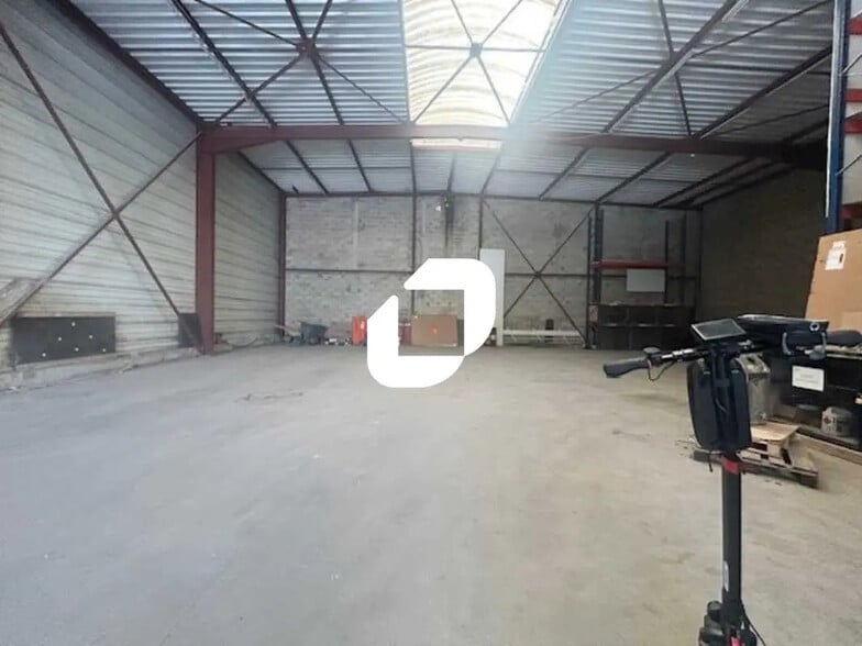 Local d’activités dans Le Thillay à louer - Photo intérieure – Image 1 sur 6