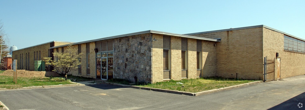 71 E Industry Ct, Deer Park, NY à vendre - Photo principale – Image 2 sur 4