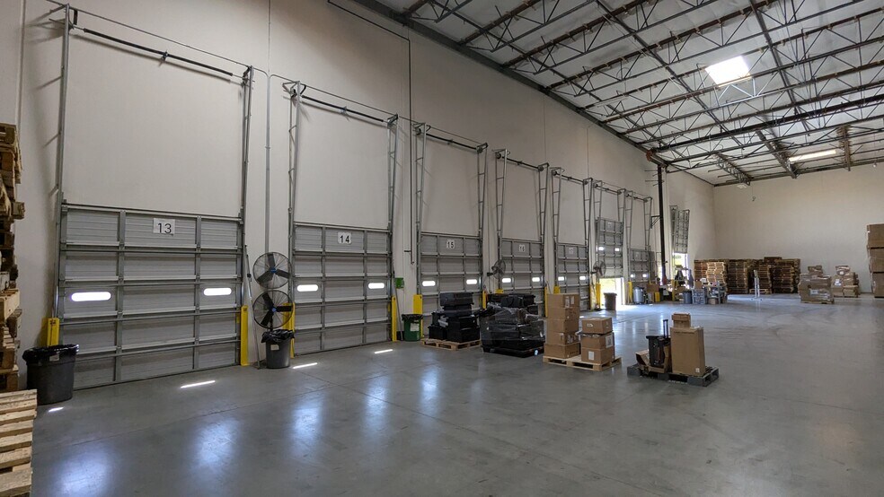 19050 Messenia Ln, Perris, CA à louer - Photo de l’immeuble – Image 2 sur 5