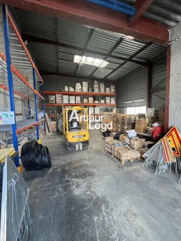 Plus de détails pour Local d'activités à louer