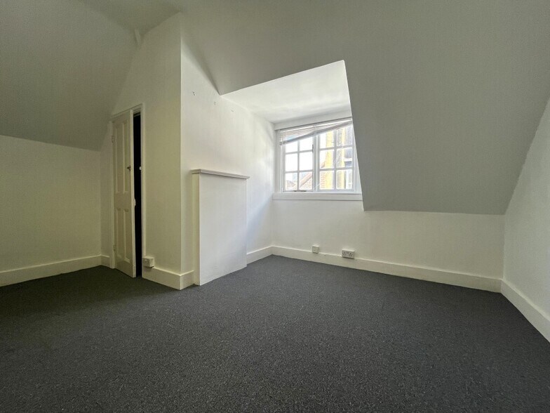 62 Packhorse Rd, Gerrards Cross à louer - Photo de l’immeuble – Image 2 sur 2
