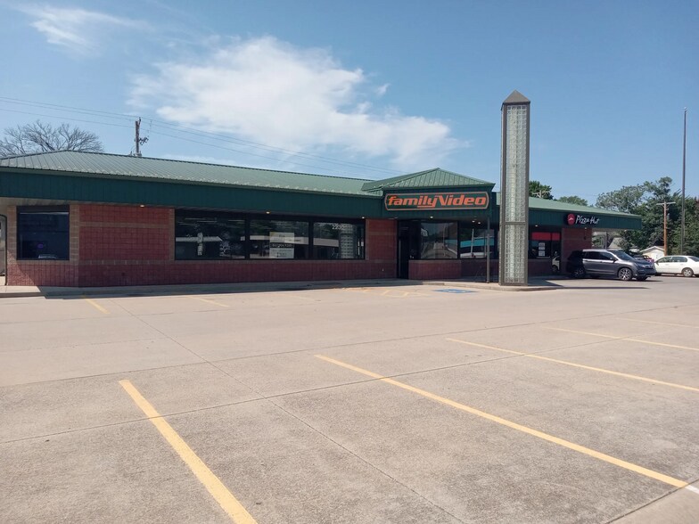 2232 Main St, Parsons, KS à louer - Photo de l’immeuble – Image 2 sur 5