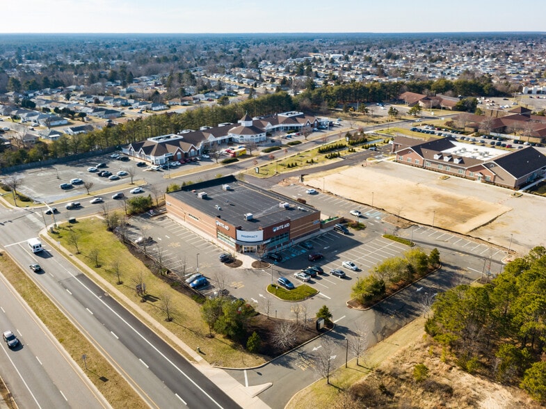 31 Mule Rd, Toms River, NJ à louer - Photo de l’immeuble – Image 3 sur 6