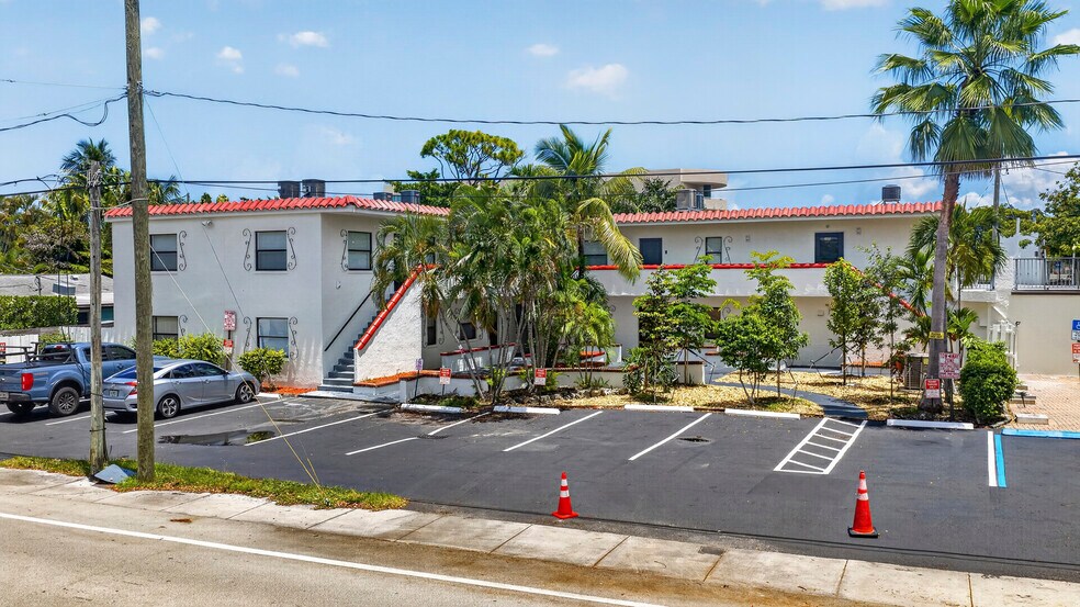 2300 NE 6th Ave, Wilton Manors, FL à louer - Photo de l’immeuble – Image 3 sur 9