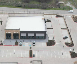 2225 Old Denton Rd, Carrollton, TX à louer Photo de l’immeuble– Image 2 sur 4