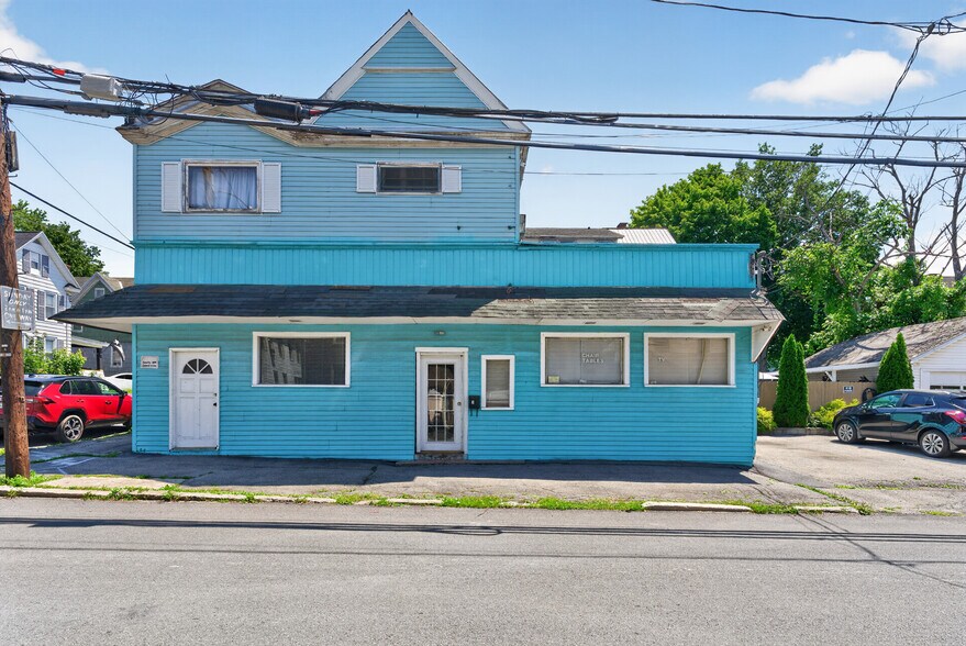 41 Chestnut St, Amsterdam, NY à vendre - Photo de l’immeuble – Image 1 sur 47