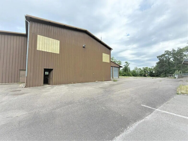 Local d'activités dans Besançon à vendre - Photo de l’immeuble – Image 2 sur 18