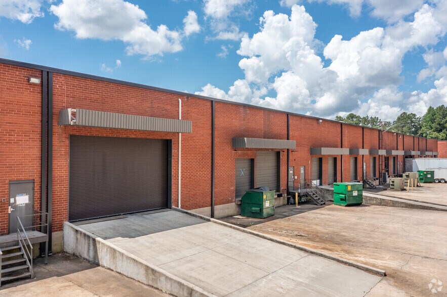 5933 Peachtree Industrial Blvd, Peachtree Corners, GA à louer - Photo de l’immeuble – Image 3 sur 5