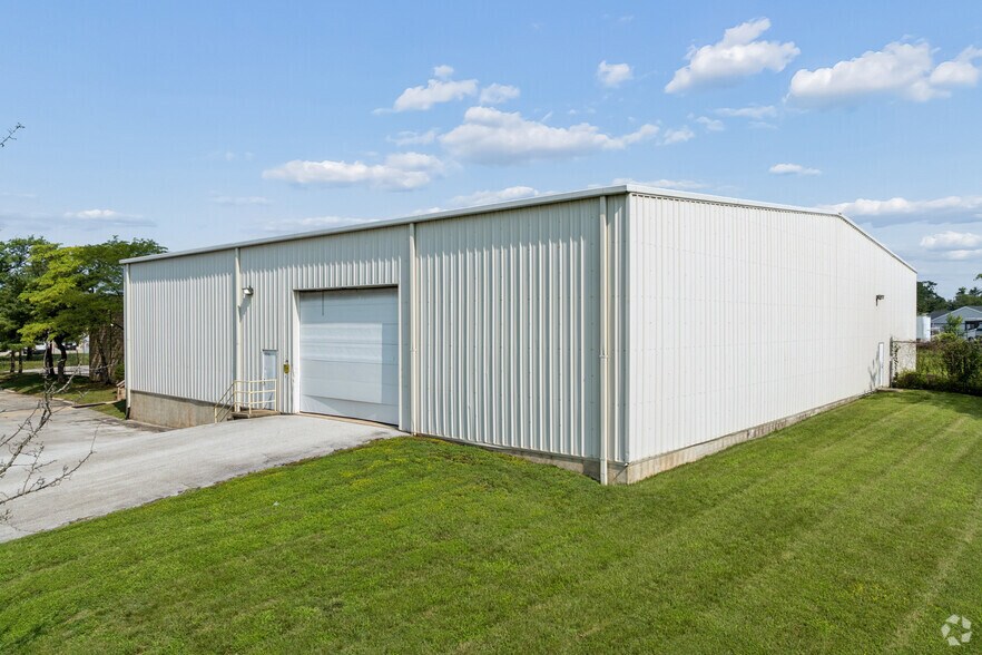 3 McCullough Dr, New Castle, DE à louer - Photo de l’immeuble – Image 2 sur 5