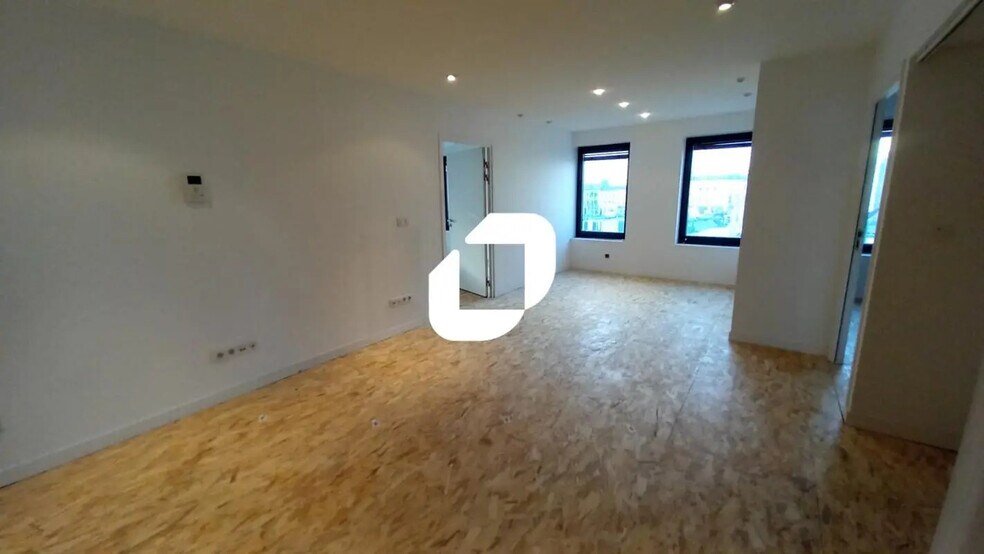 Bureau dans Roubaix à louer - Photo de l’immeuble – Image 3 sur 10