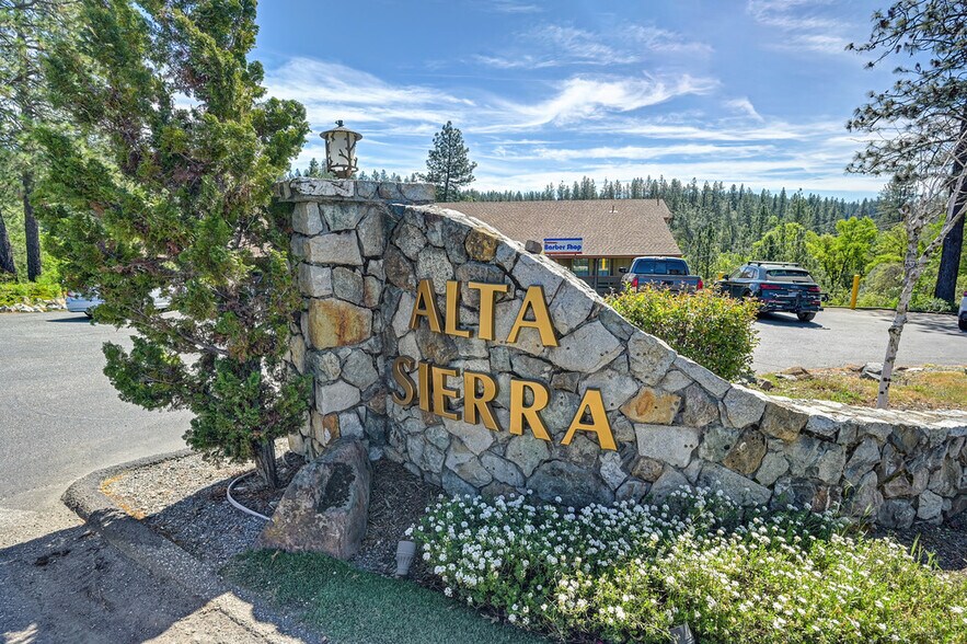 10015 Alta Sierra Dr, Grass Valley, CA à vendre - Photo de l’immeuble – Image 3 sur 45