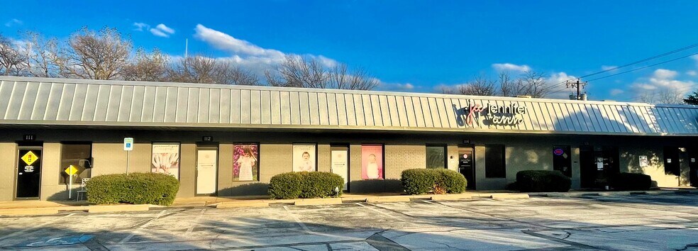 611 Dallas Dr, Roanoke, TX à louer - Photo de l’immeuble – Image 3 sur 5