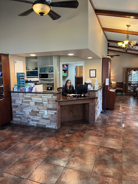 405 Paris St, Castroville, TX à louer - Photo de l’immeuble – Image 2 sur 9