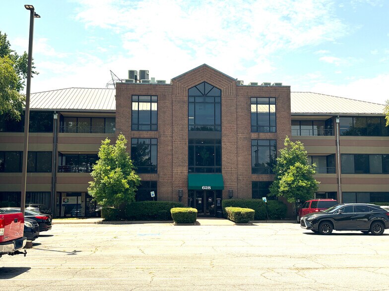 628 W Broadway Ave, North Little Rock, AR à louer - Photo de l’immeuble – Image 1 sur 6