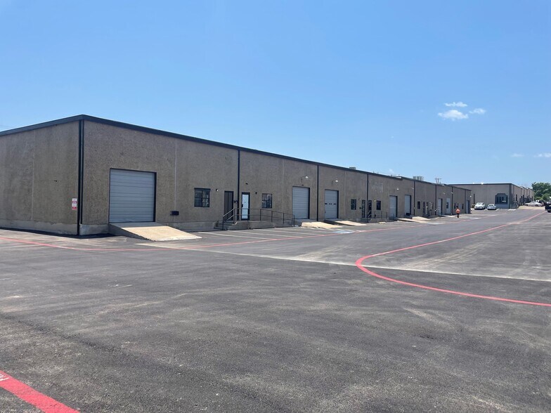 3417 Raider Dr, Hurst, TX à louer - Photo principale – Image 1 sur 1