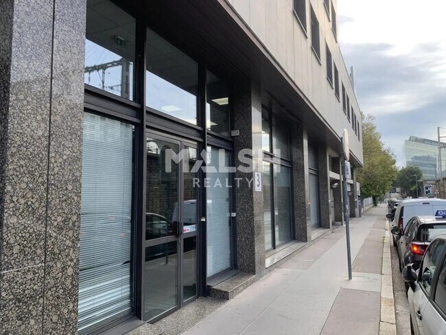 Plus de détails pour Bureau, Local commercial à louer