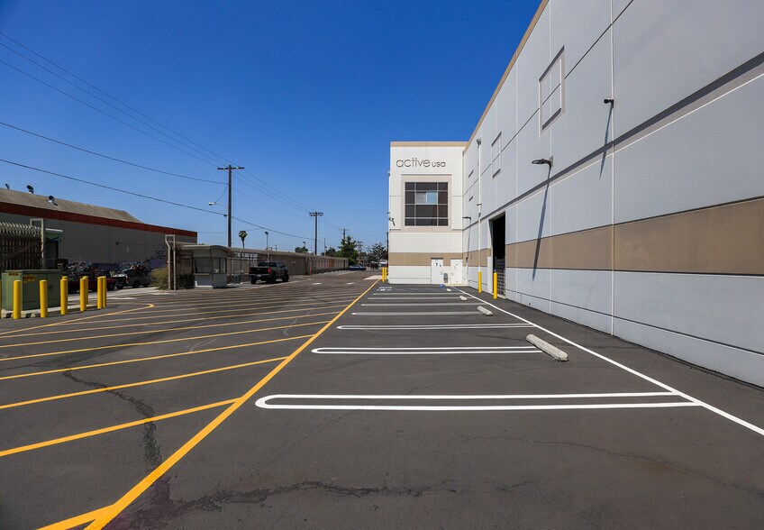 1807 E 48th Pl, Los Angeles, CA à louer - Photo de l’immeuble – Image 3 sur 24