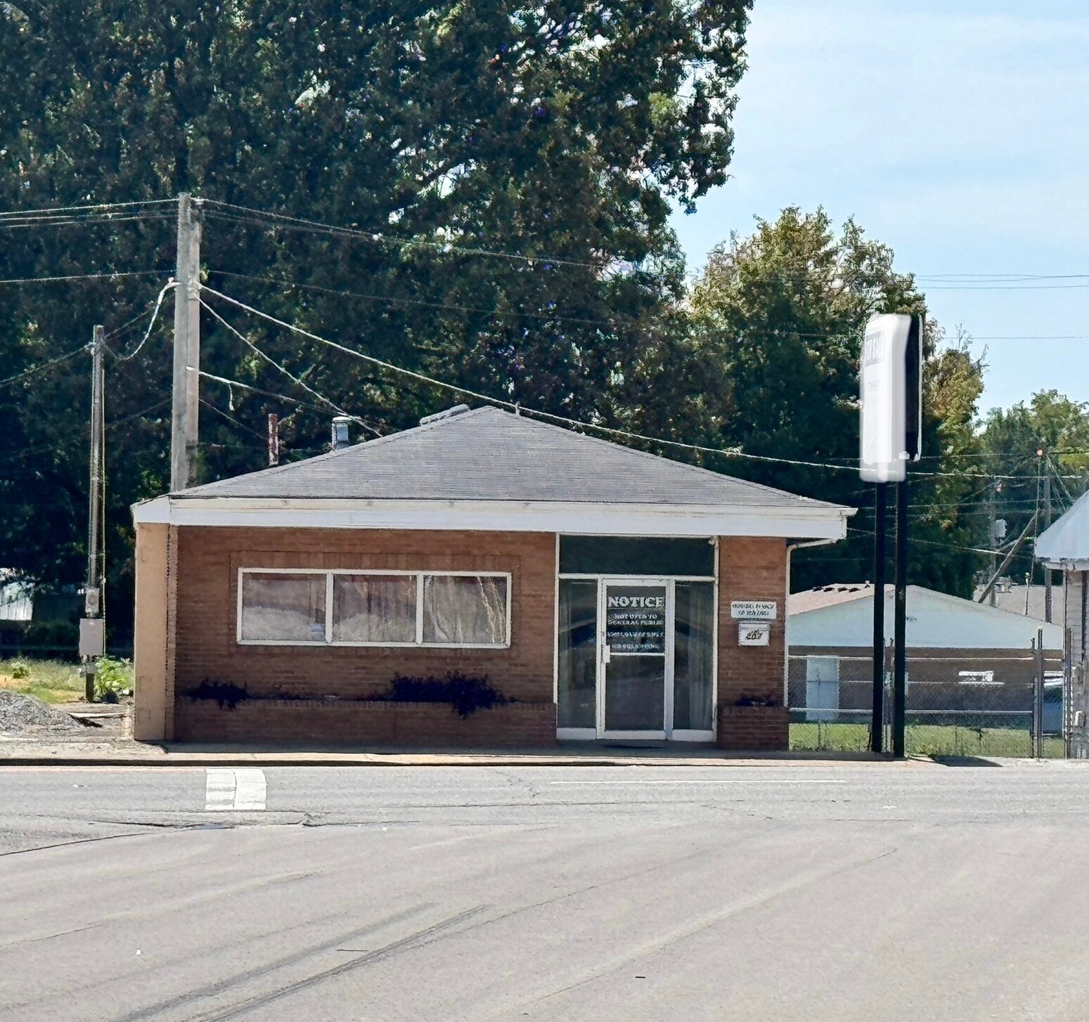 207 E Gaines St, Lawrenceburg, TN à vendre Photo de l’immeuble– Image 1 sur 12
