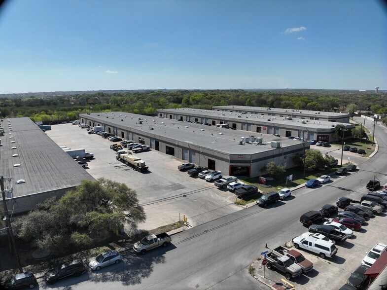 7492-7522 Reindeer Trl, San Antonio, TX à louer – Image 2 sur 7