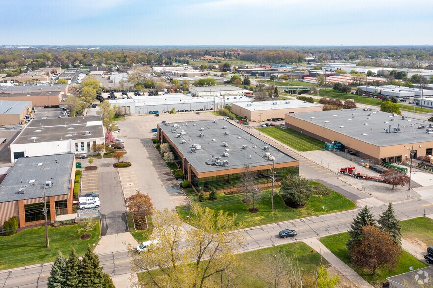 37564-37584 Amrhein Rd, Livonia, MI à louer - Aérien – Image 3 sur 10